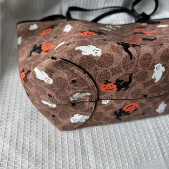 New Coach City Tote In Signature Canvas With Halloween Print - Picture 5 of 10